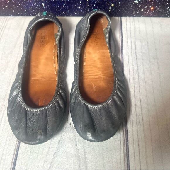 TIEKS BY GAVRIELI Metallic Gray Leather Slip On Foldable Ballet Flats Women Sz 8 - Picture 1 of 7